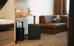 Outlet Hotel